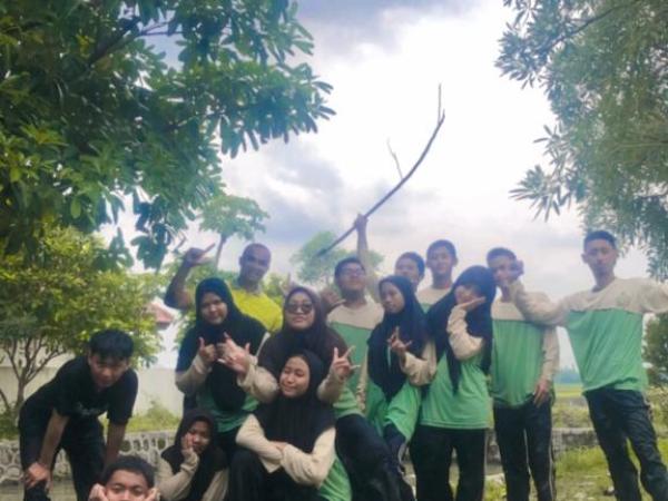 Menjemput 1 abad NU, SMK Mardhotillah Plus aksi bersih-bersih lingkungan sekitar sekolah