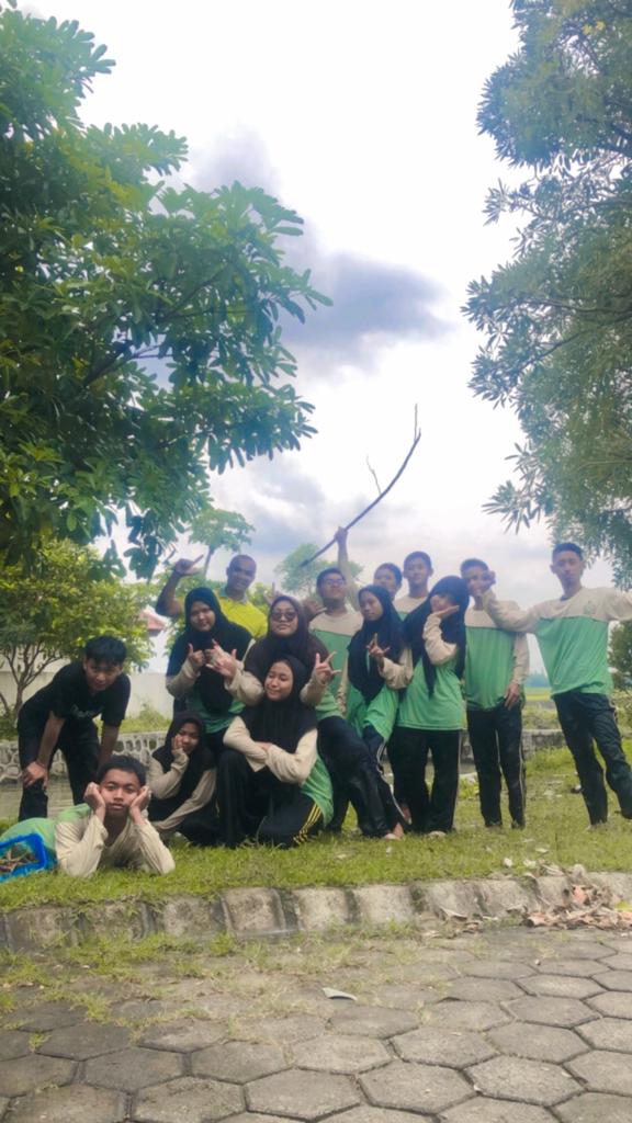 Menjemput 1 abad NU, SMK Mardhotillah Plus aksi bersih-bersih lingkungan sekitar sekolah